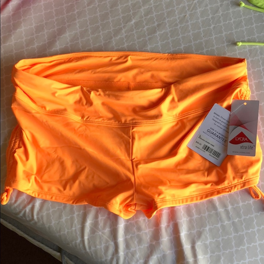 Athlete L Scrunch short NWT Tangerine